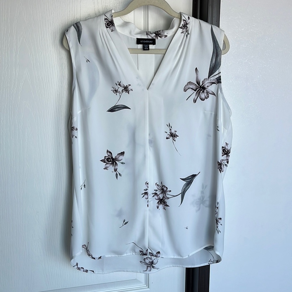 Le Chateau Sleeveless Blouse